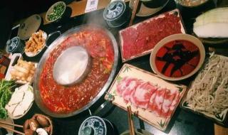 四川一高校食堂开火锅窗口
