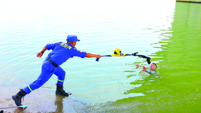 溺水救援（溺水救援视频）